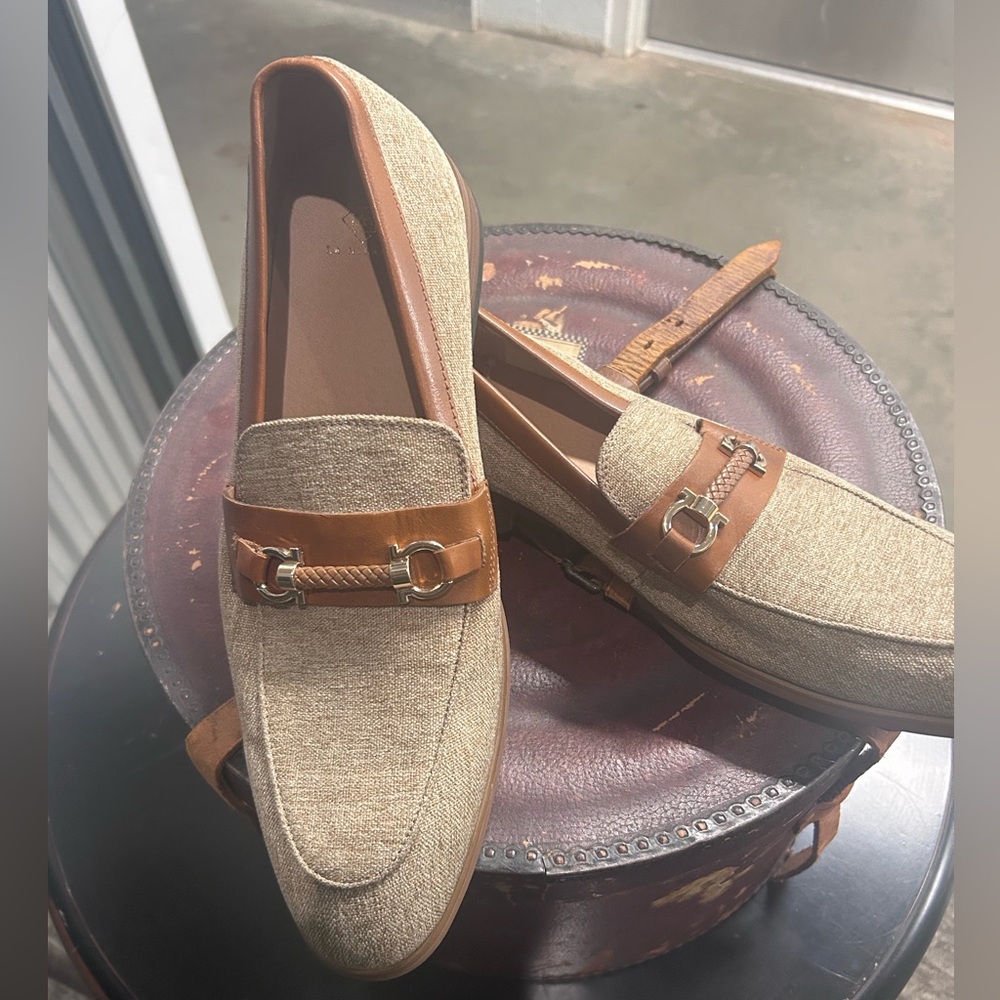 La Milano Brown and Tan Slipon Business Shoes .